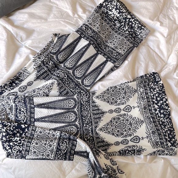 New multi print pant S/M. Never worn. They were too small for me. - Picture 4 of 5